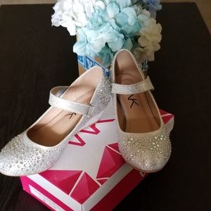 WK Little girls silver rhinestone dress shoes